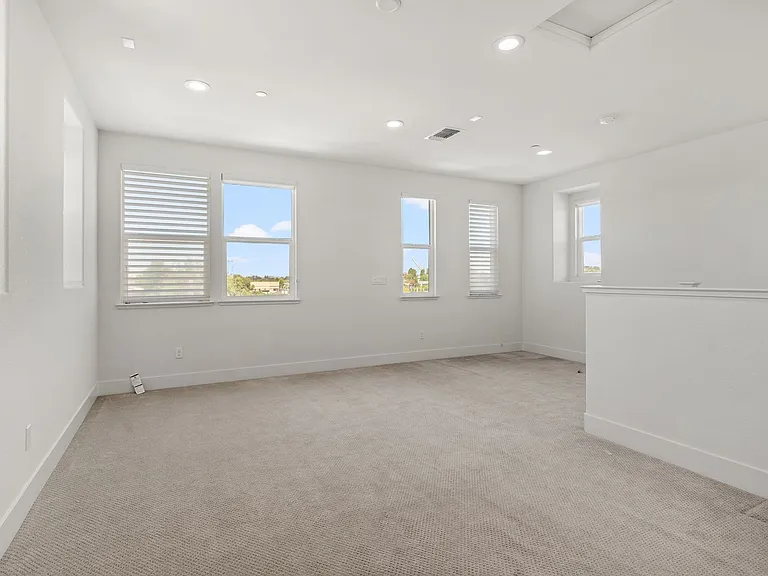 2730 Bette St — Photo 38