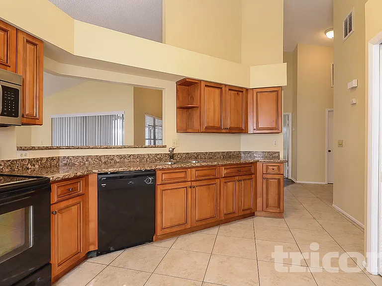 3699 Chatham Dr — Photo 6