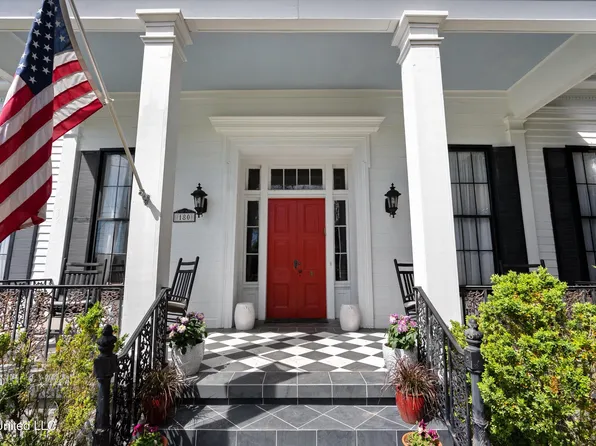 180 E Park Ave, Holly Springs, MS 38635