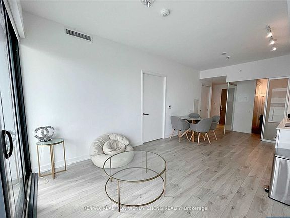 3rd image of 161 Roehampton Ave #1207