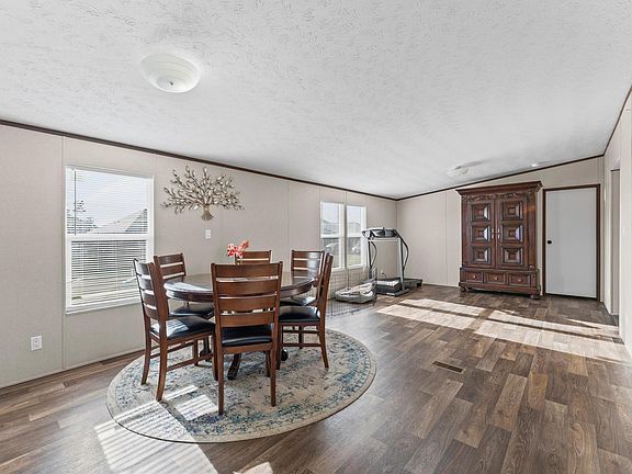 3rd image of 543 Ashlawn Dr
