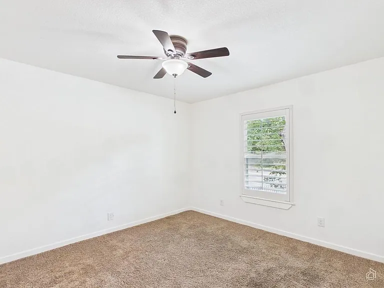 6211 Manor Rd #107 — Photo 37