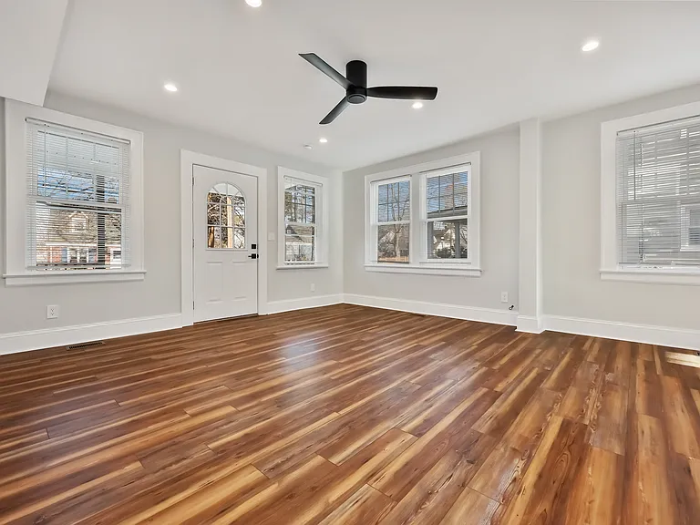 58 Walter Ave — Photo 7