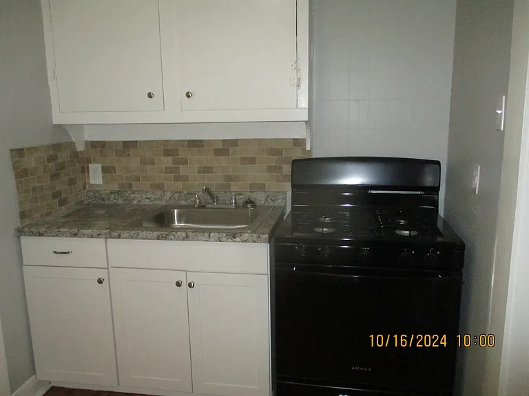 429 8th Ave N #7 — Photo 3