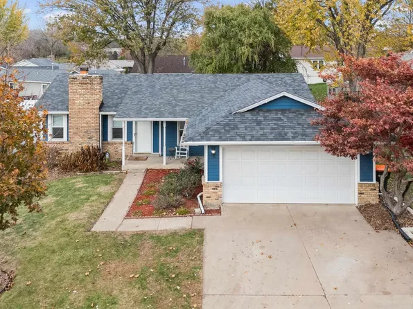 4618 Fillmore Ln, Davenport, IA 52806