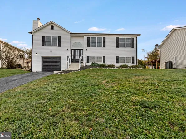 211 Universe Dr, Martinsburg, WV 25404