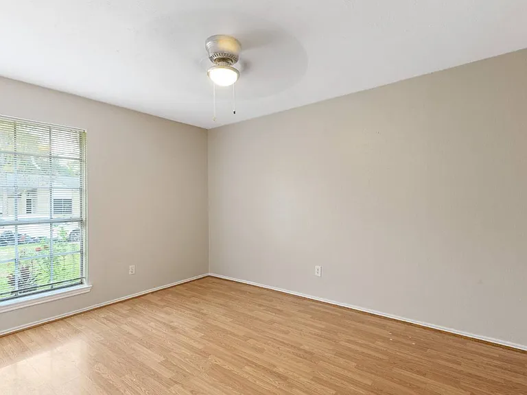18067 Garden Manor Dr — Photo 4