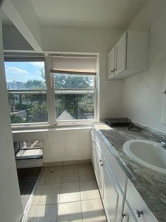 4th image of 3513 Crescent St #2
