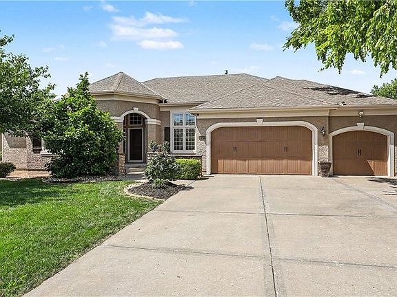 2nd image of 1616 NE Daltons Ridge Dr