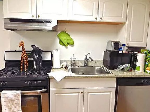 5th image of 32 Irving St APT 1