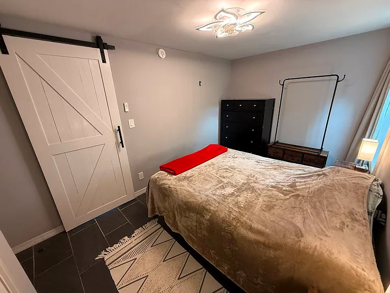 803 E James St #2-1 — Photo 32