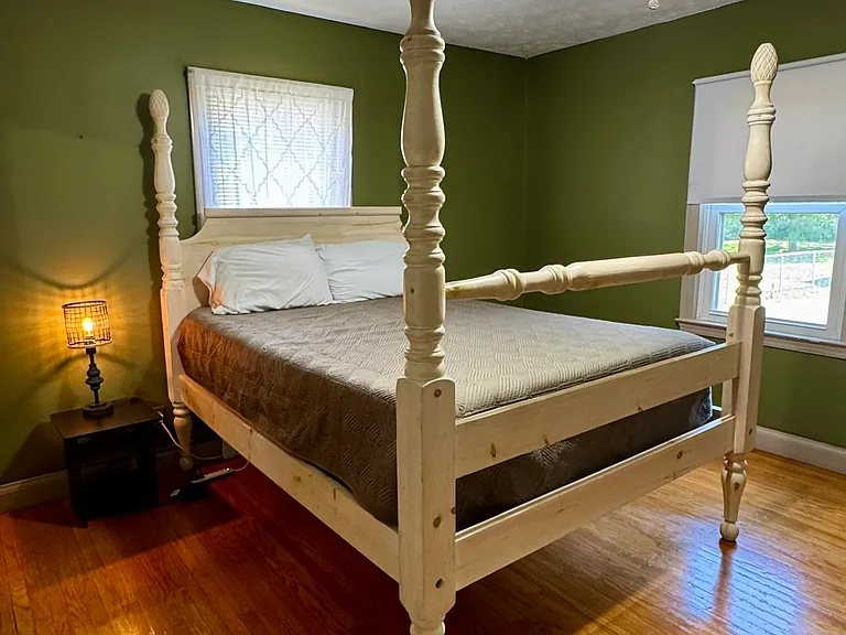 1239 Schiller Ave — Photo 5