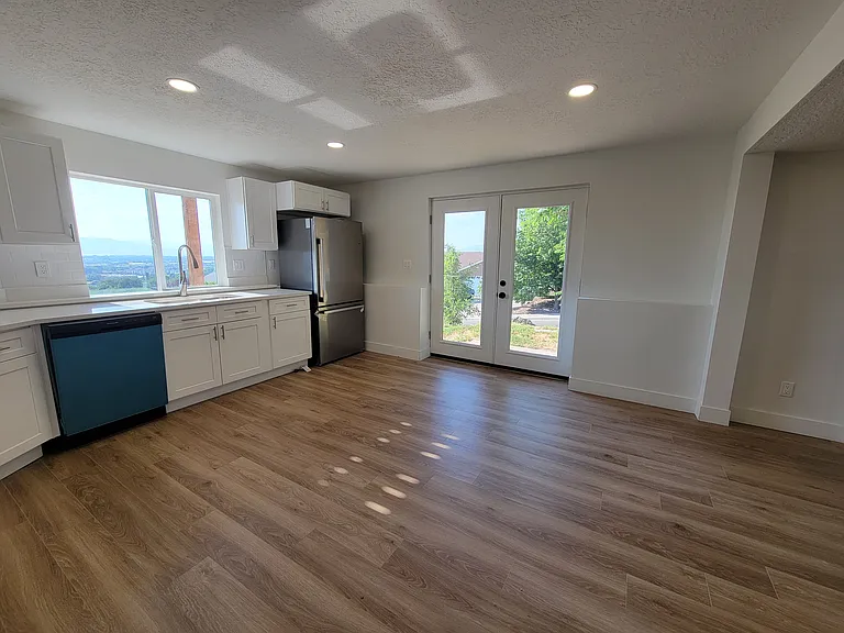 1754 California Ave — Photo 6