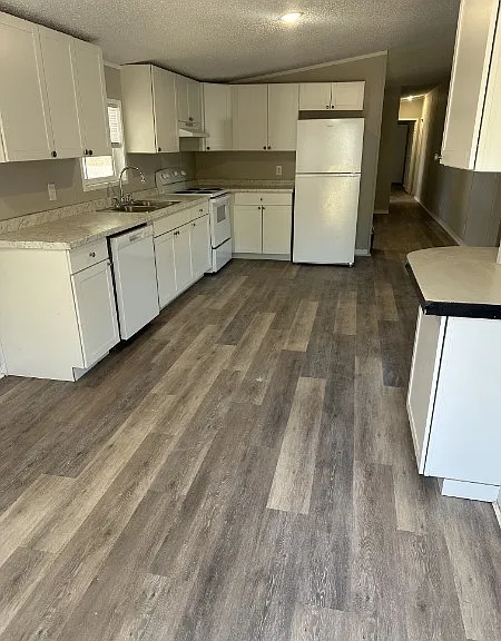 1221 N Valrico Rd — Photo 2