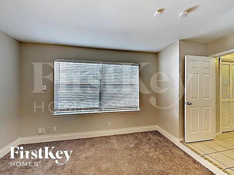 6610 Rowell Ct — Photo 8