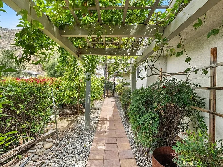 2206 Canyon Rd — Photo 35