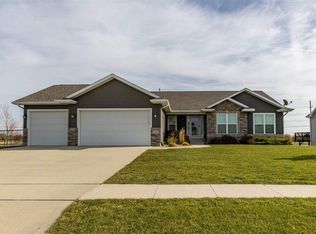 1508 Rocky Ridge Rd, Cedar Falls, IA 50613