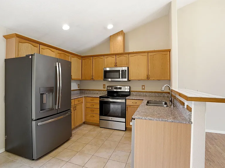 307 NW Angela Ln — Photo 12