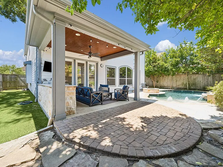 1360 Chippendale Rd — Photo 31