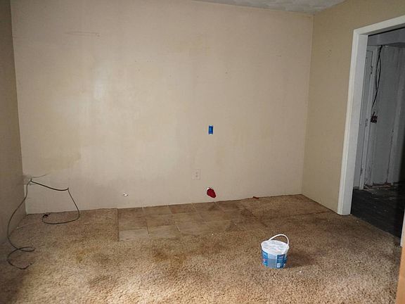 5th image of 245 Red Ash Ave