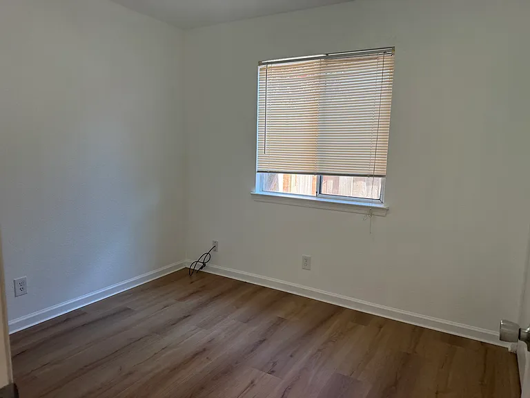 1365 Howard Ct — Photo 6