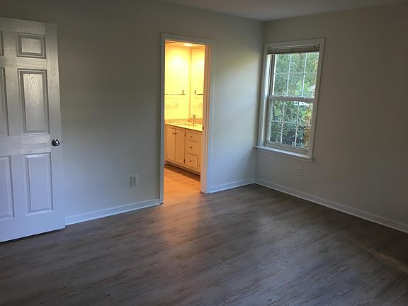 2nd image of 1003 Haymarket Ln
