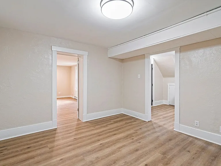 1680 Potomac Avenue — Photo 6