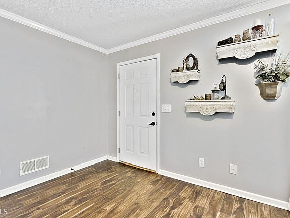 4th image of 31 Mansour Cir