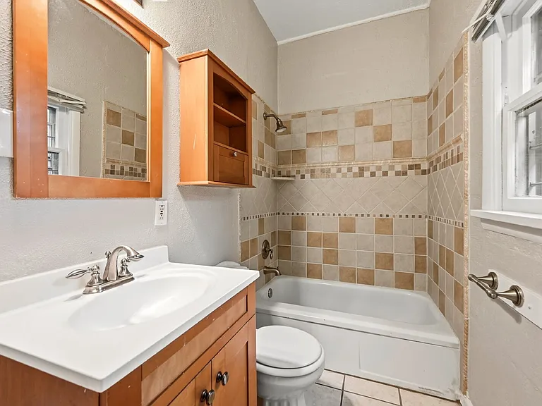 1525 Madison St — Photo 17