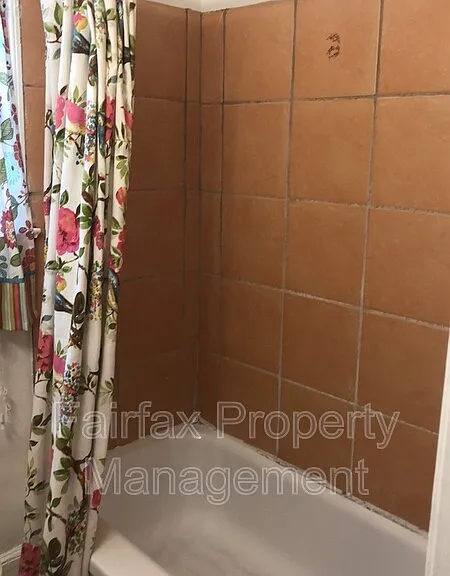 506 E Club Blvd — Photo 27