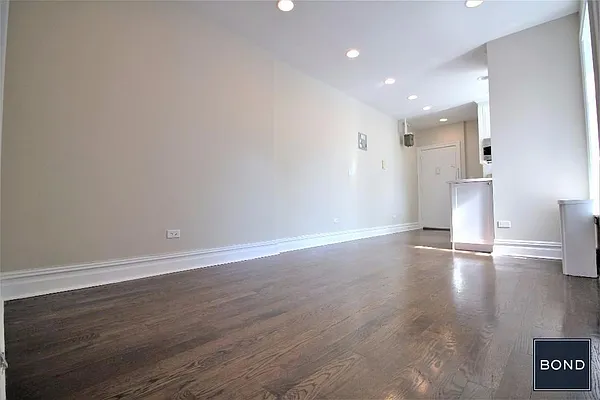 Rented by Bond New York | media 25