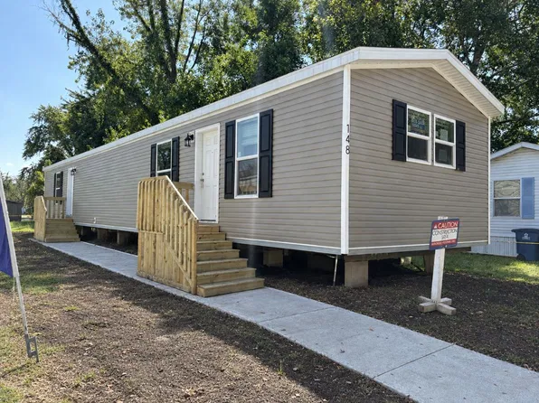 148 Delaware St #E-18, Edwardsville, KS 66113