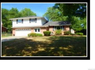 5131 Dana Dr, Lewiston, NY 14092