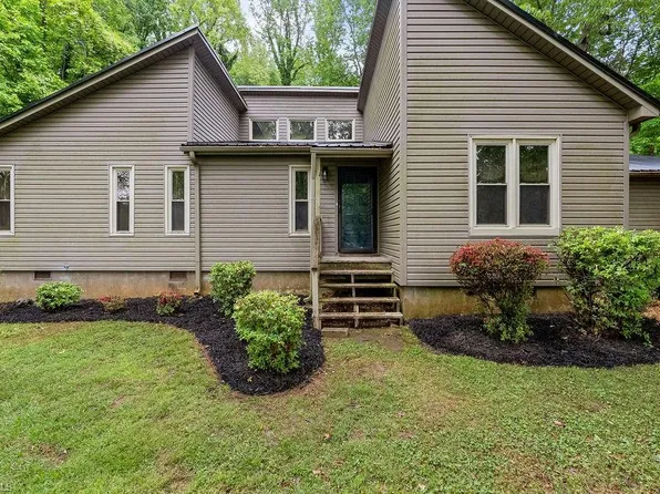 700 Castle Oaks Ct, High Point, NC 27265