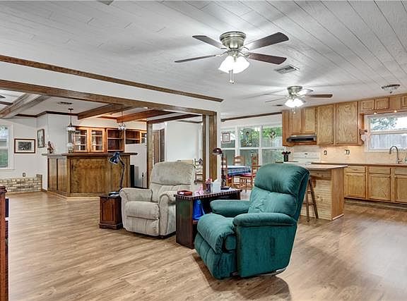 3rd image of 526 Camellia Dr