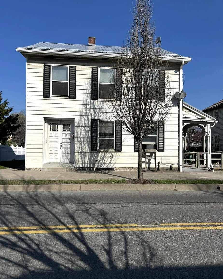 2 bed, 960 sqft, $1,100 — Photo 1