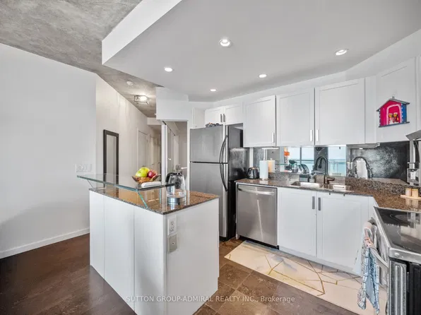 218 Queens Quay W #2103, Toronto, ON M5J