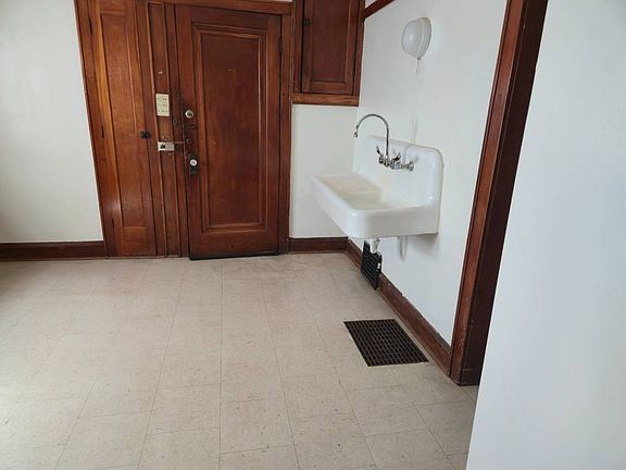 2nd image of 3163-3165 N 39th St #2