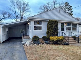 82 Irving St, Manchester, CT 06042