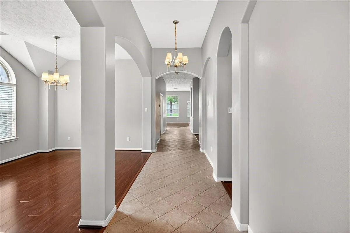 4 bed, 2.5 bath, 2824 sqft, $2,690 — Photo 4