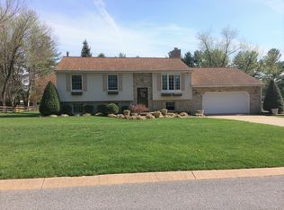 4295 Wolf Hill Dr, Hampstead, MD 21074