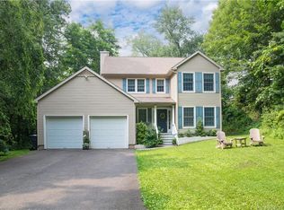 21 Candlewood Dr, Danbury, CT 06811
