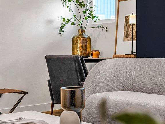 4th image of 2229 Myrtle St