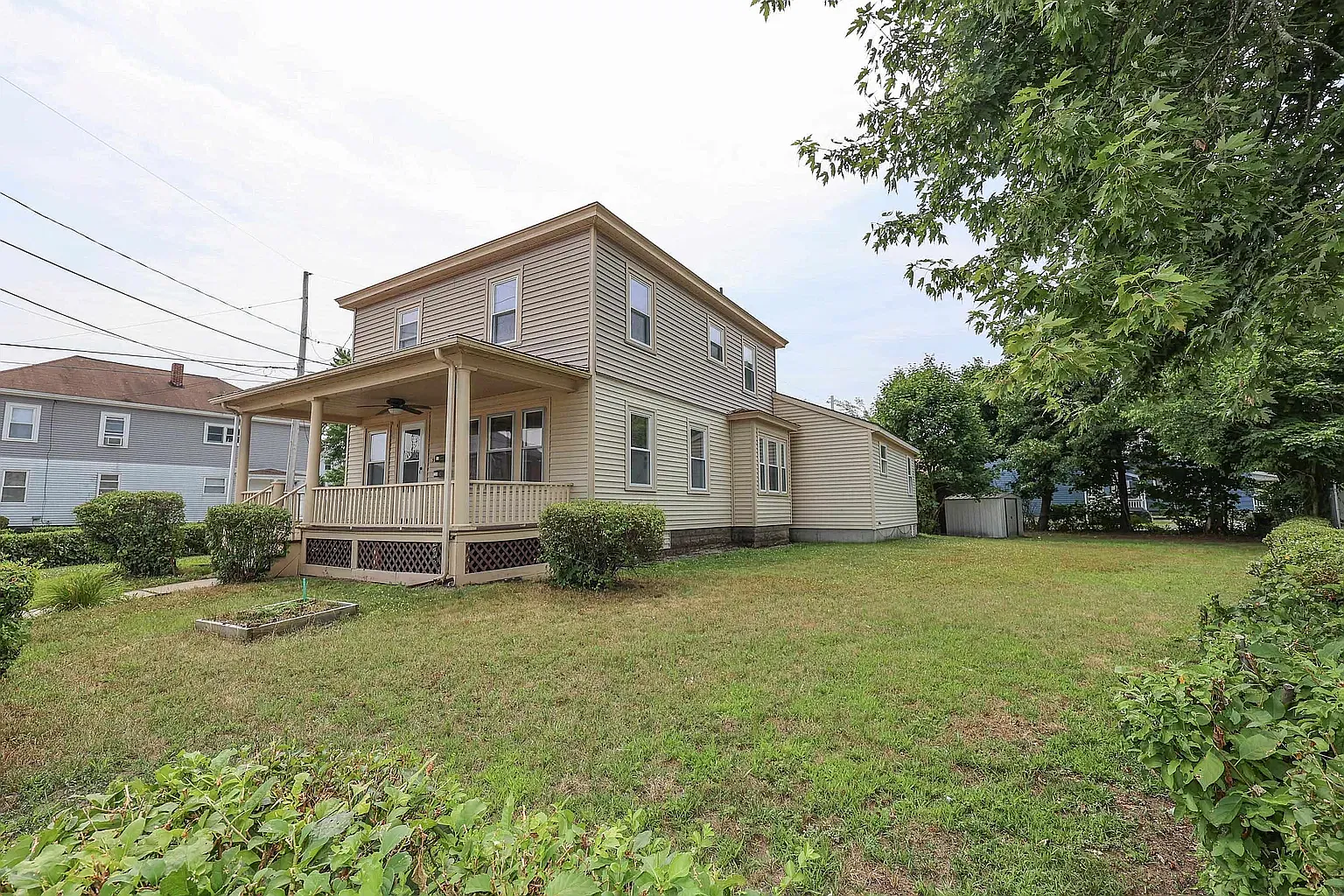 3 bed, 1.5 bath, 2100 sqft, $3,600 — Photo 2