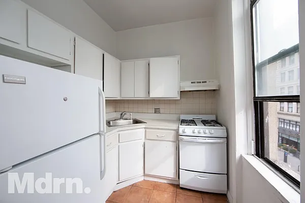 Rented by Mdrn Residential | media 6