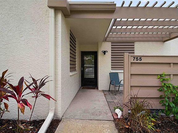 2nd image of 755 Oakview Dr
