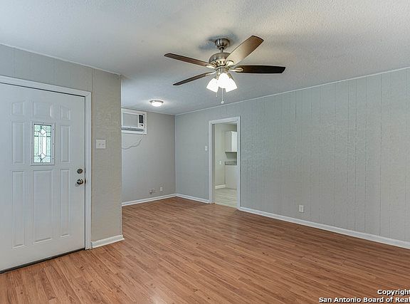 4th image of 114 Dell Pl