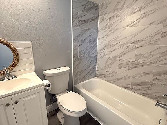 5th image of 3005 Hawthorne St #E