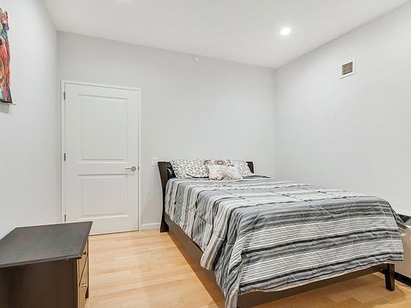 4th image of 20 West St APT 18