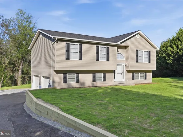 174 Open Field Ln, Falling Waters, WV 25419
